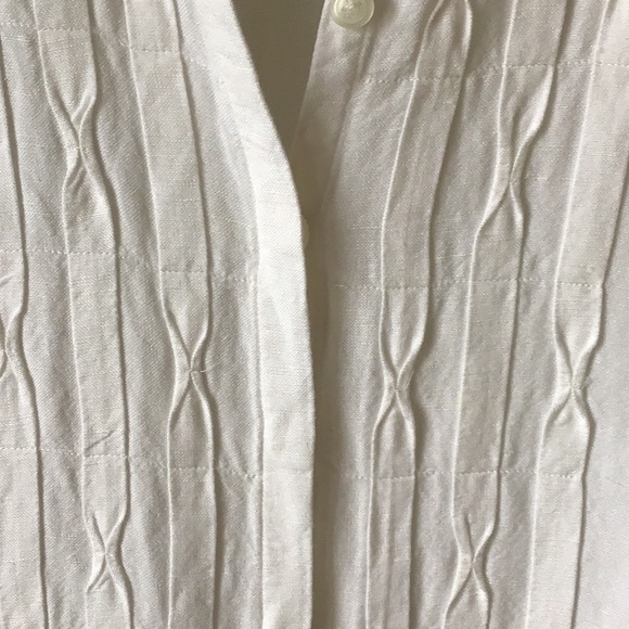 Linen blend button front sleeveless top. Stitched pleat detail. Pit to pit 19”. - Picture 3 of 7